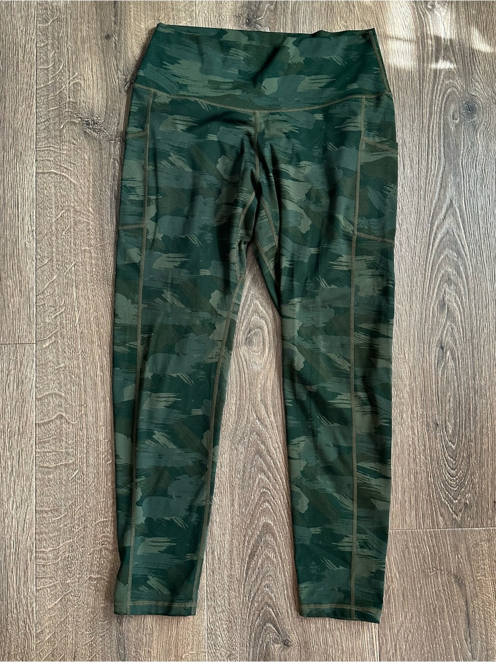 Women’s Green Camo Leggings Size Large